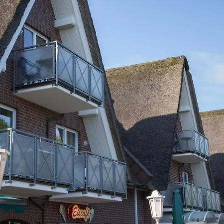 Seepark _ Reetdachhaus Apartamento