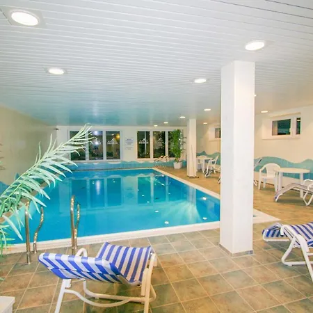 Apartamento Seepark _ Reetdachhaus Burhave