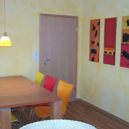 Apartamento Seepark _ Reetdachhaus Burhave