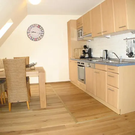 Apartamento Seepark _ Reetdachhaus Burhave